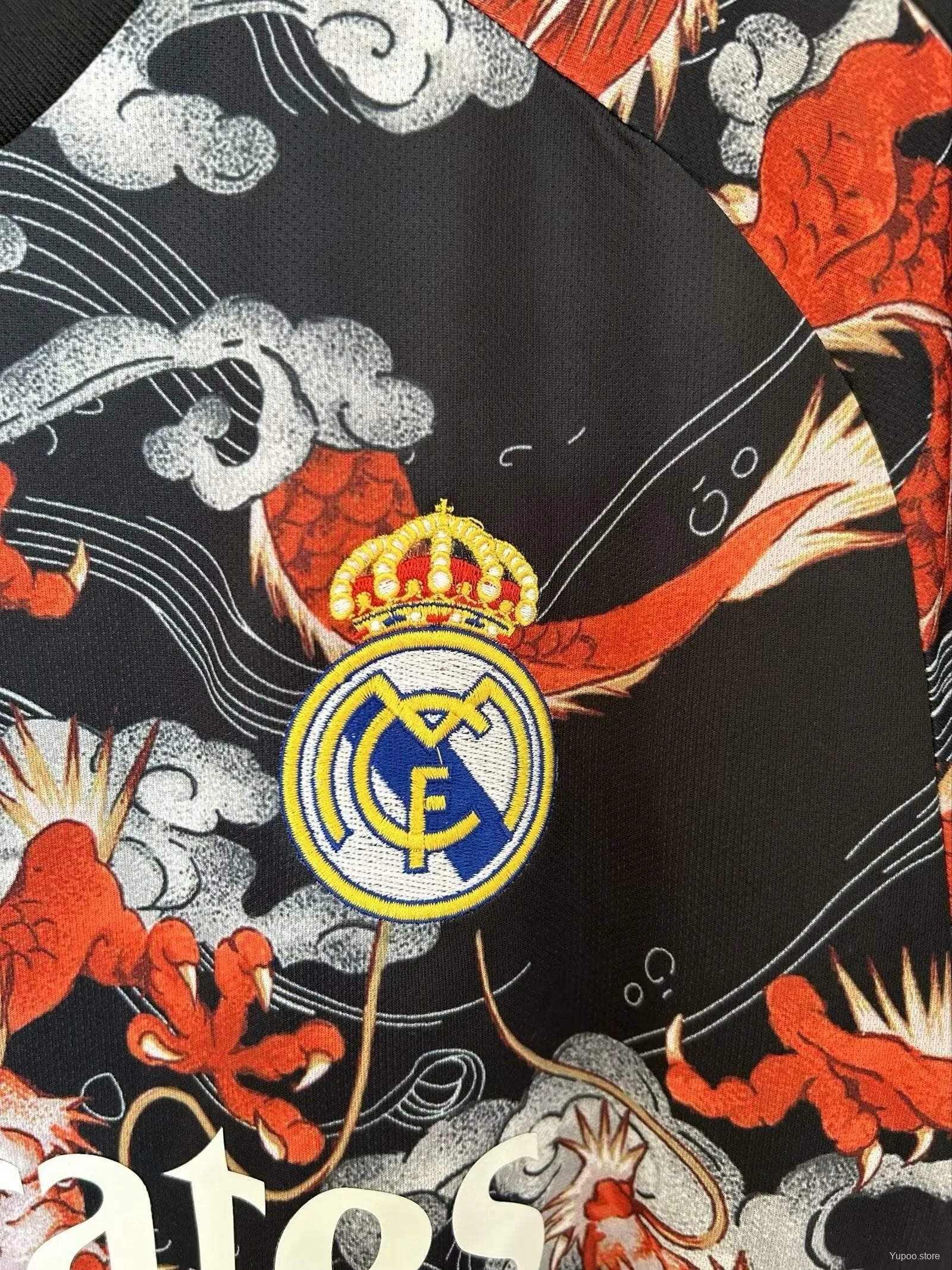 Real Madrid Black Dragon Jersey 2025 - Fan Version with an intricate Dragon Design Real Madrid Shirt, inspired by the 2014 edition.

