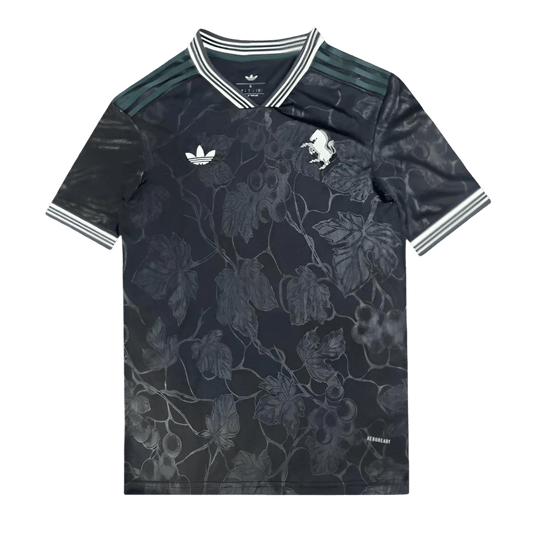 Fan wearing Juventus Jersey 2025/26 third black fan version vine pattern Goatkits Store